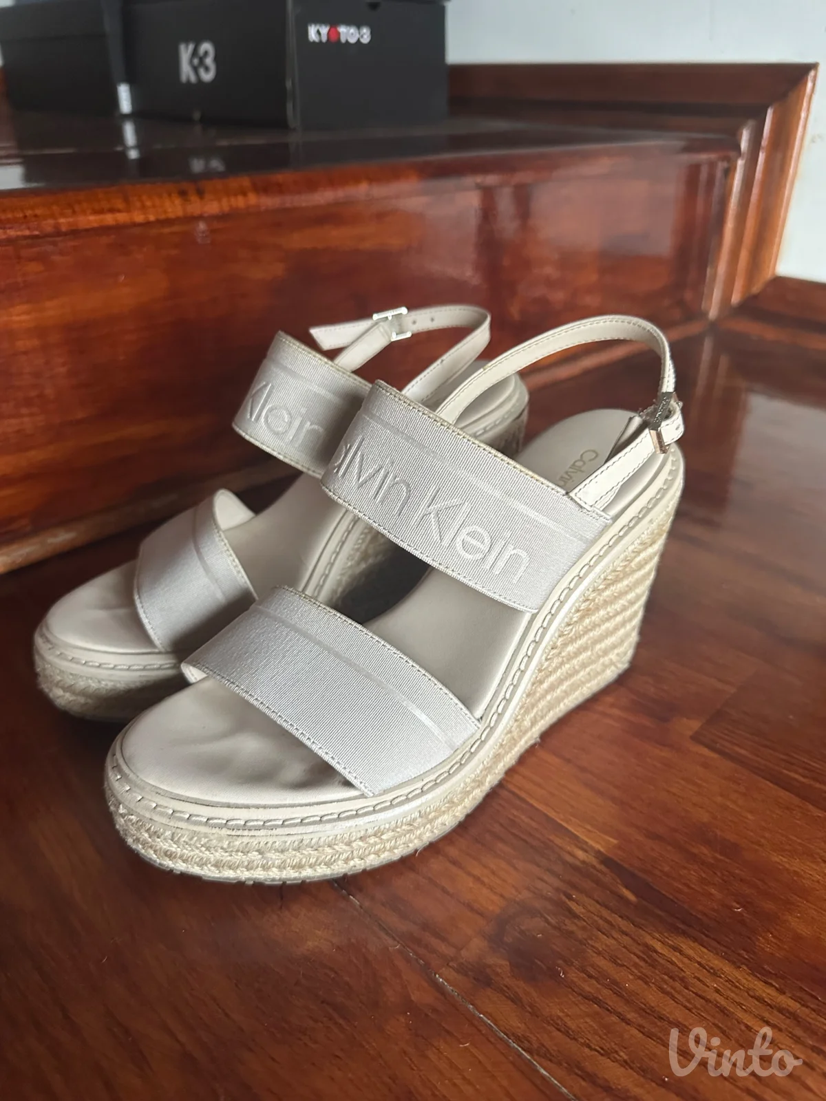 CALVIN KLEIN SANDALE NA PLATFORMU