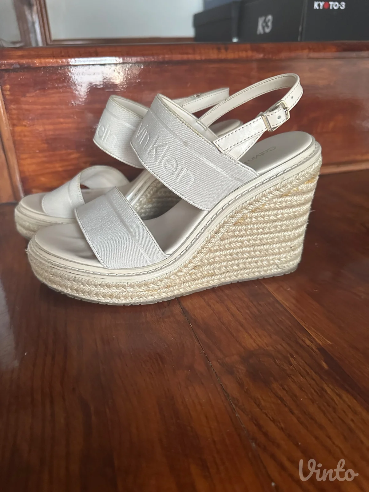 CALVIN KLEIN SANDALE NA PLATFORMU