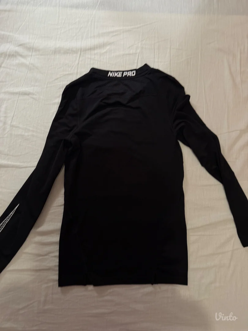 Crna Nike majica za trening