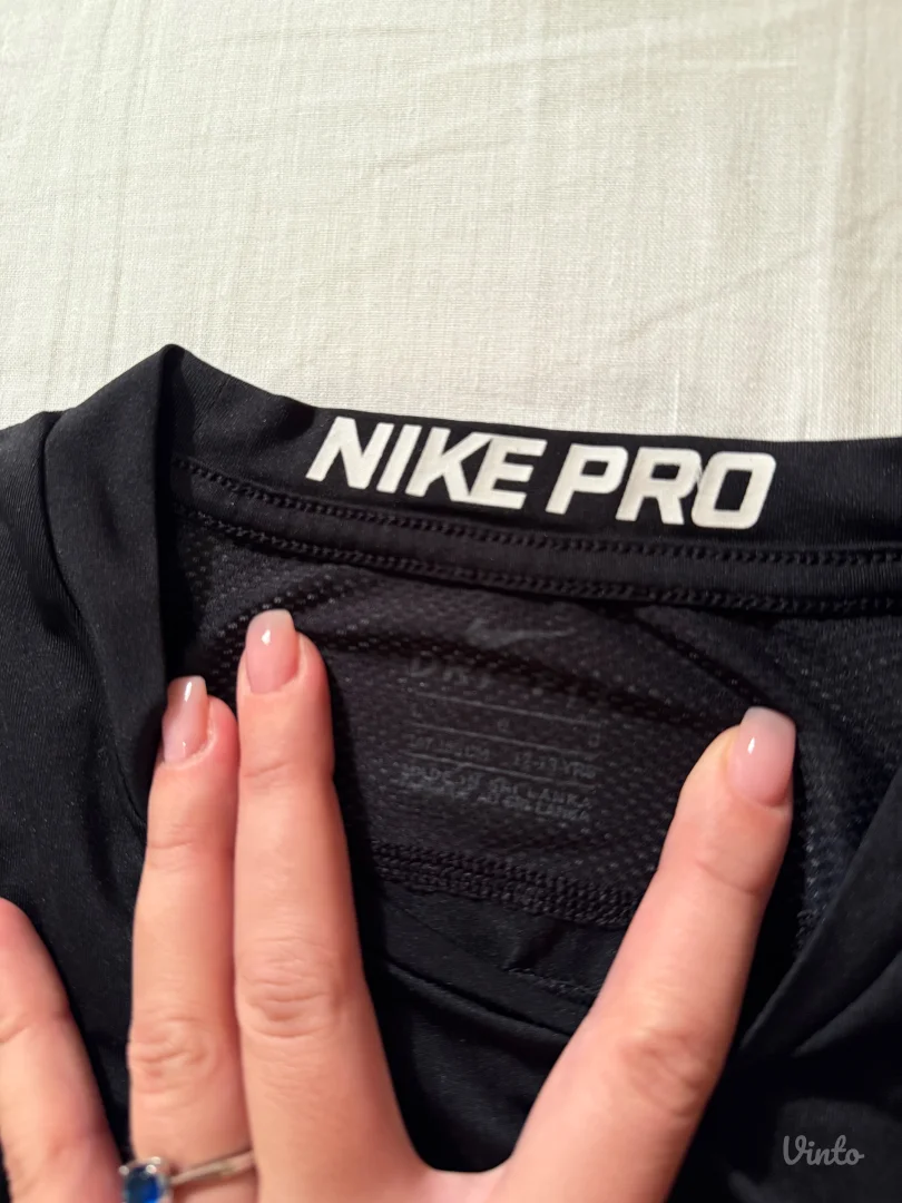 Crna Nike majica za trening