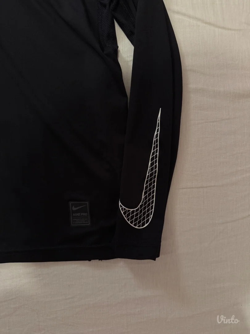 Crna Nike majica za trening