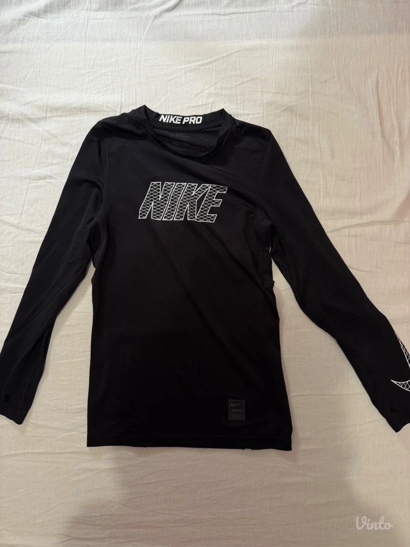 Crna Nike majica za trening