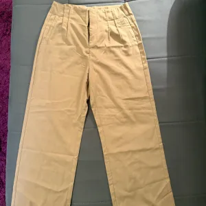 Shein bež pantalone