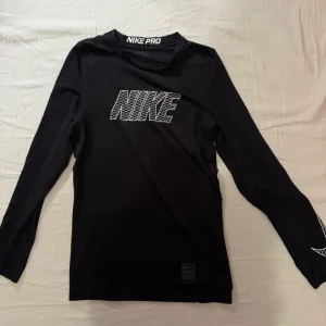 Crna Nike majica za trening