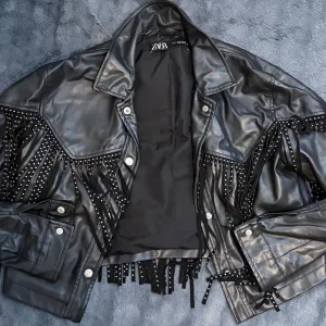 Zara - crna jakna od eko koze