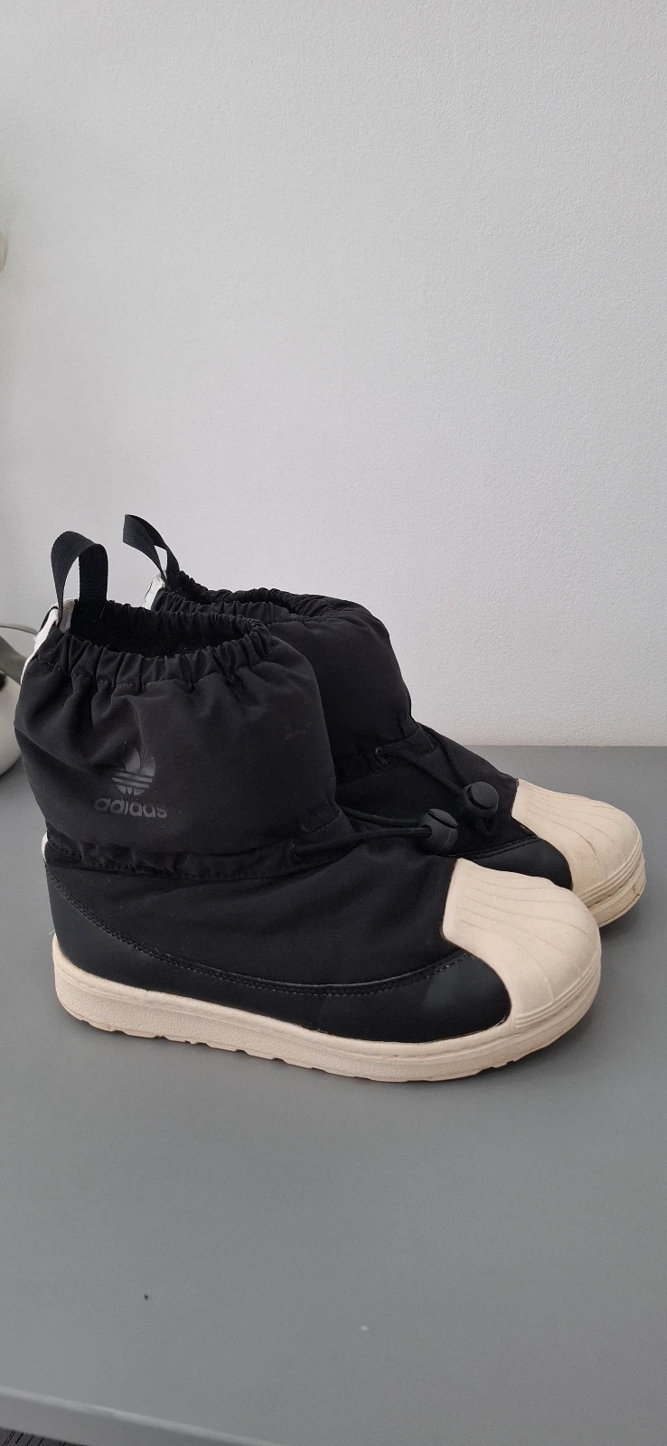 Adidas zimske čizmice br. 34