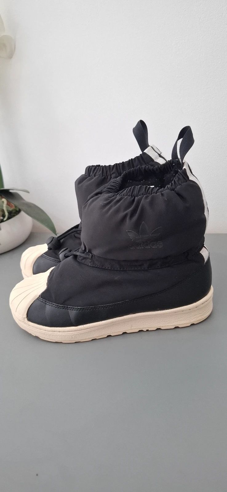 Adidas zimske čizmice br. 34