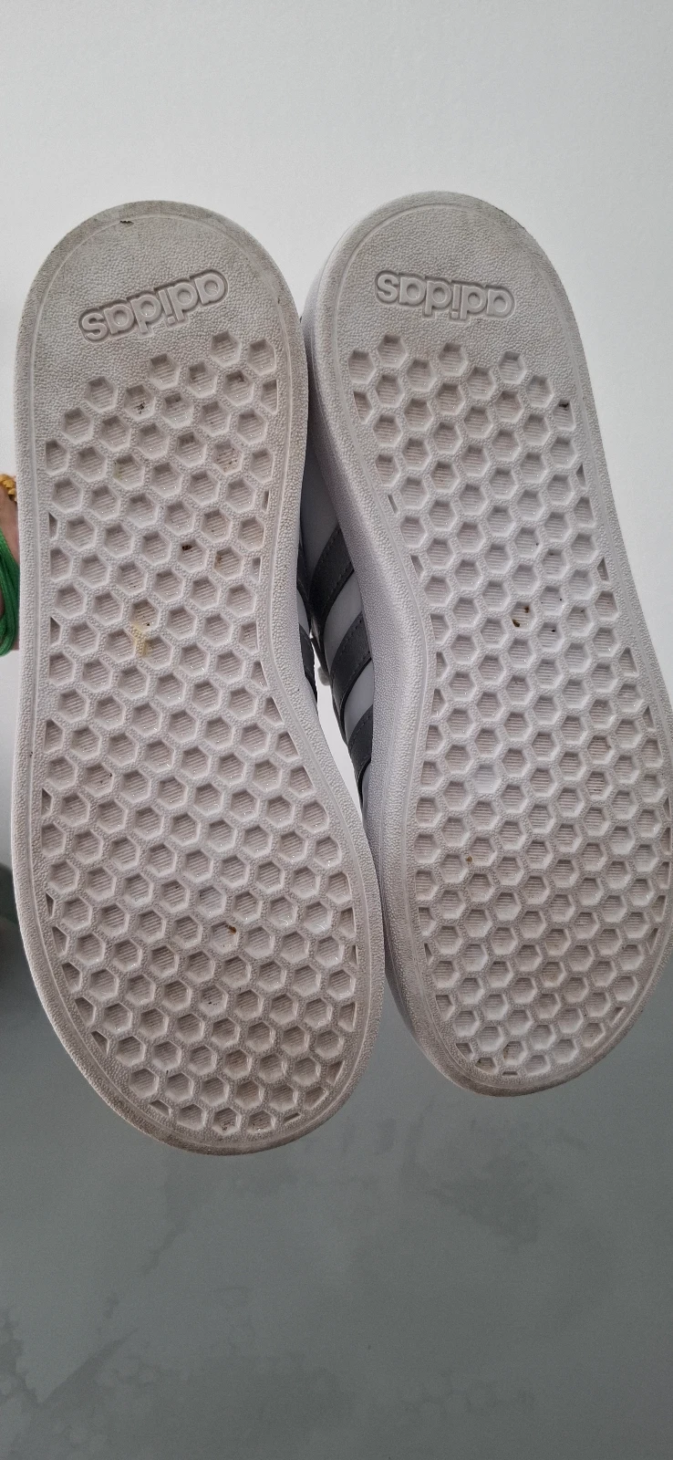 Adidas dečije patike broj 35