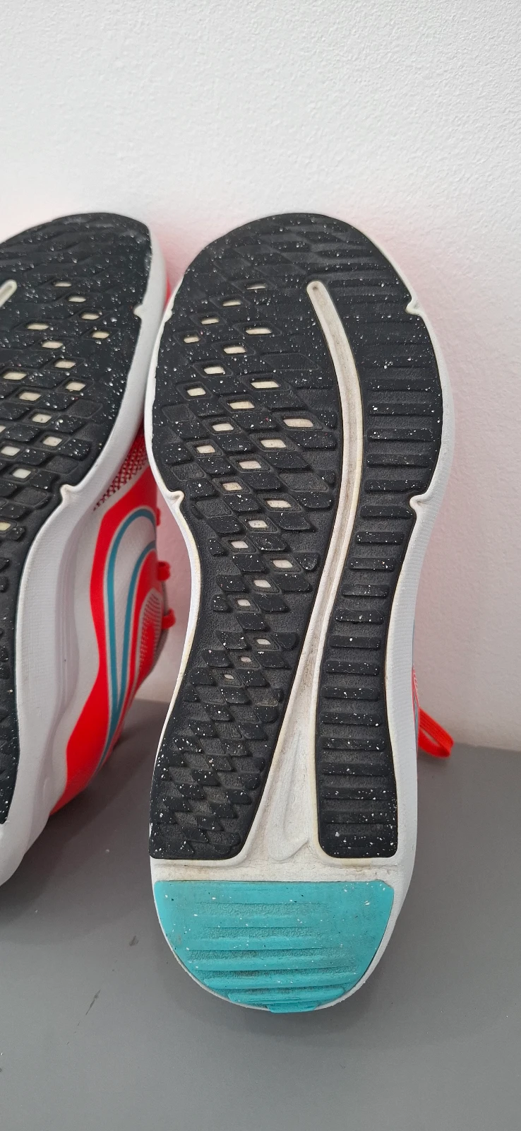 NIKE COSMIC RUNNER – broj 35.5