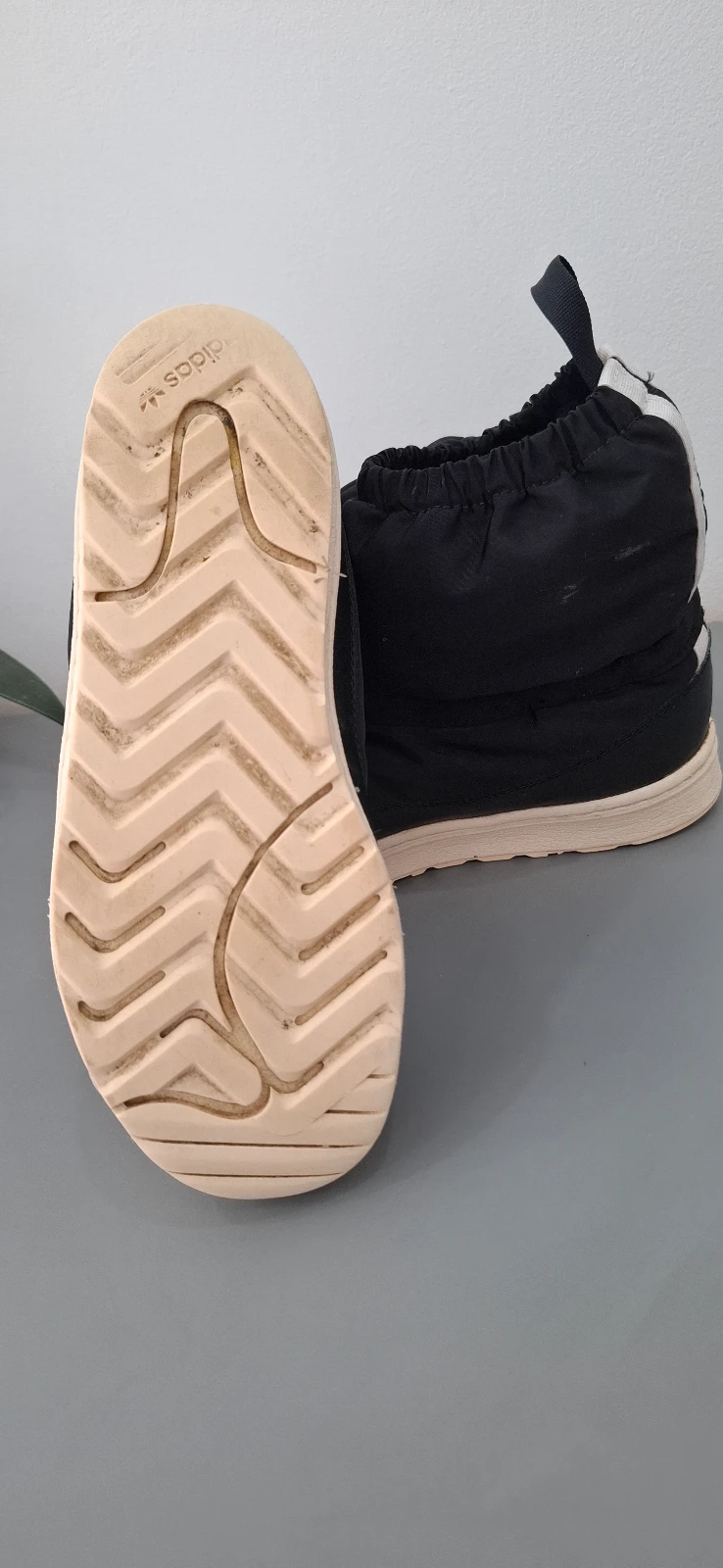 Adidas zimske čizmice br. 34