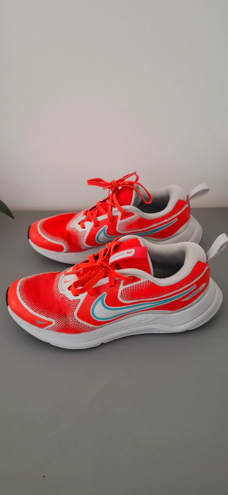NIKE COSMIC RUNNER – broj 35.5