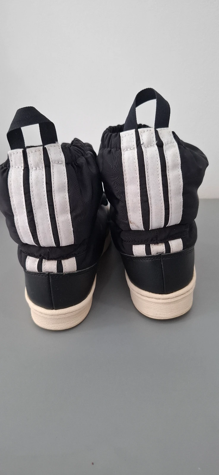 Adidas zimske čizmice br. 34