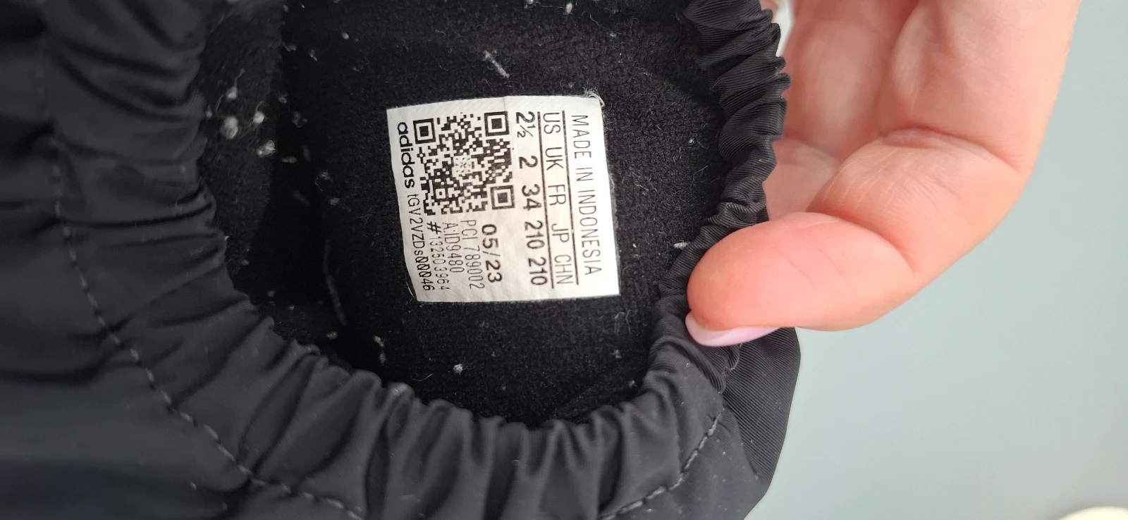 Adidas zimske čizmice br. 34