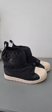 Adidas zimske čizmice br. 34