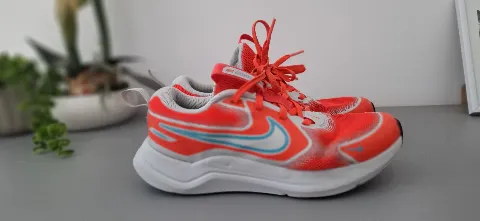 NIKE COSMIC RUNNER – broj 35.5