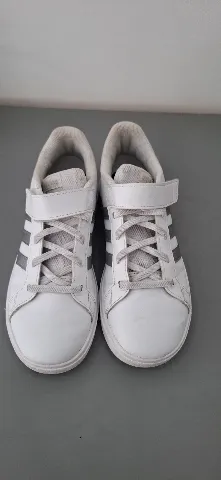 Adidas dečije patike broj 35
