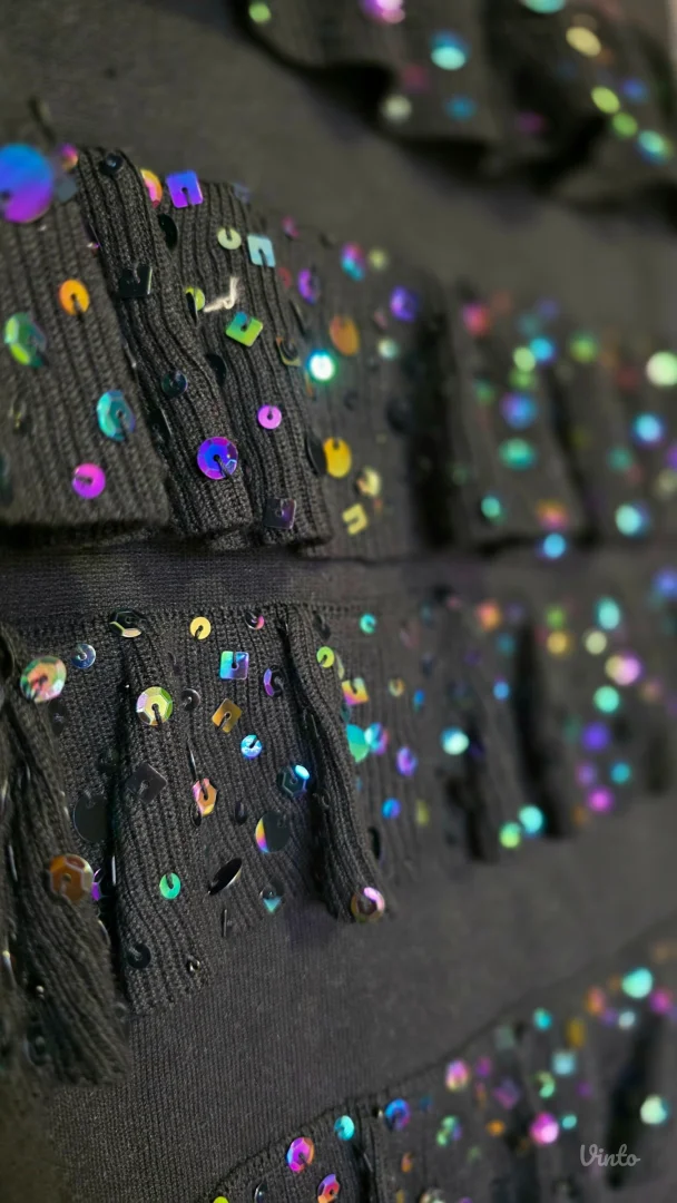 Top.trikotaza sa šljokicama