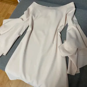 Haljina golih ramena