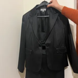 Satenski komplet sako i suknja