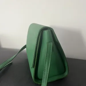 Zelena torbica - Reserved