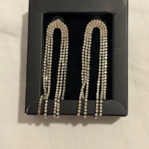 Elegantne minđuše sa cirkonima