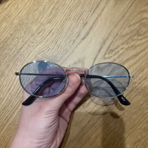 Naočare sa plavim staklima