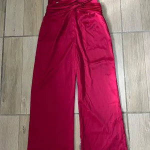 Kombinezon sa etiketom XS/S