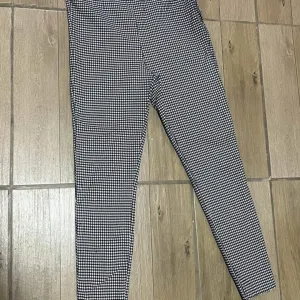 Zara pantalone M