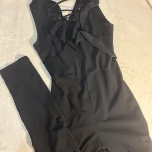 Crni kombinezon