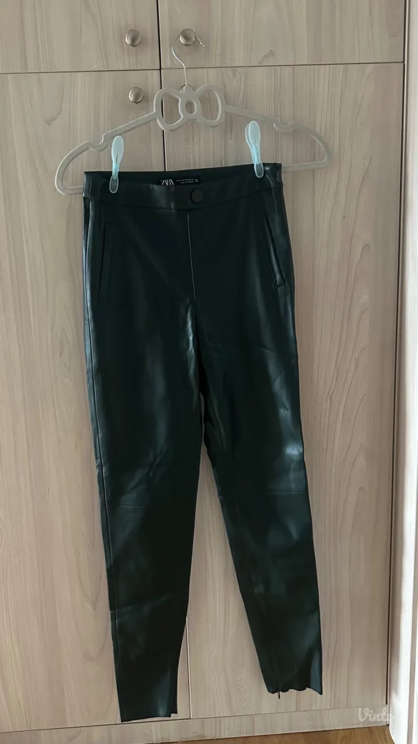 Zara pantalone od eko kože