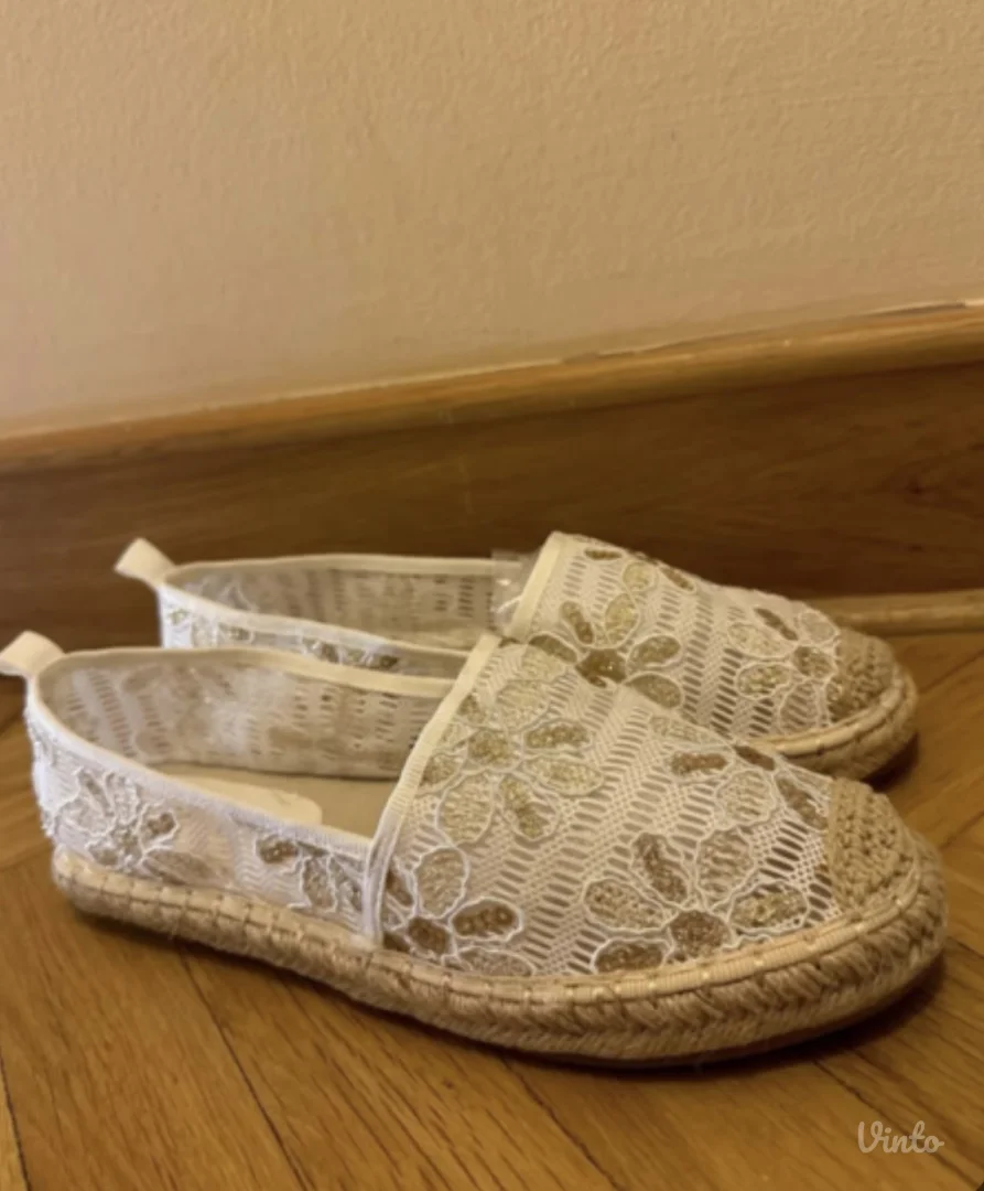 Rupičaste sjajne espadrile