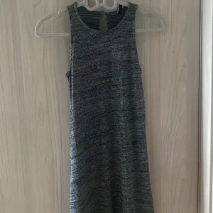 Stradivarius svetlucava kratka haljina