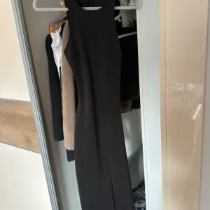 Zara elegantna cena duga haljina