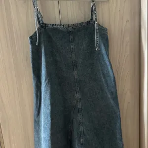 Zara teksas midi haljina