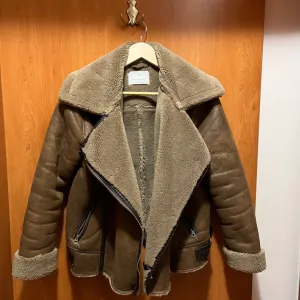 Ženska braon zimska jakna