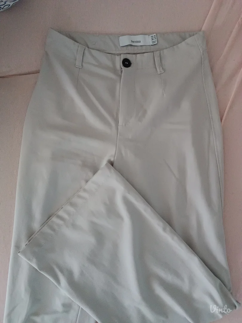 Bershka pantalone 38