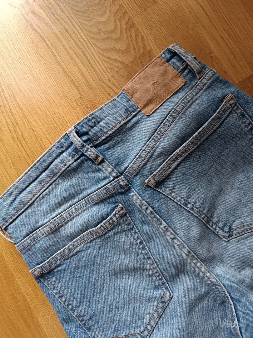 Zara farmerice-ravan kroj 36