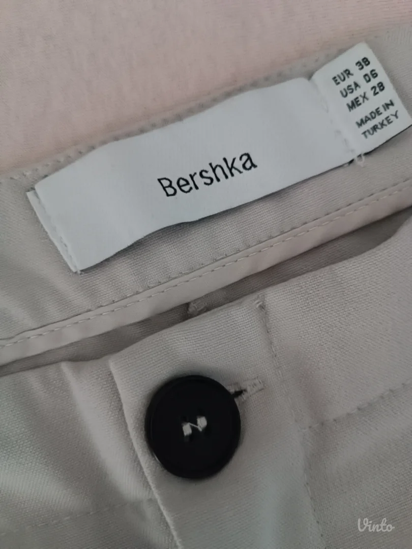 Bershka pantalone 38
