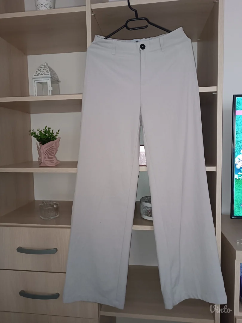 Bershka pantalone 38