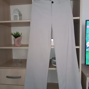 Bershka pantalone 38