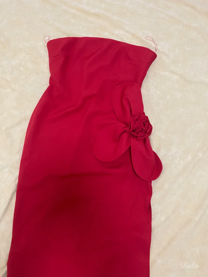 Elegantna haljina sa cvetom