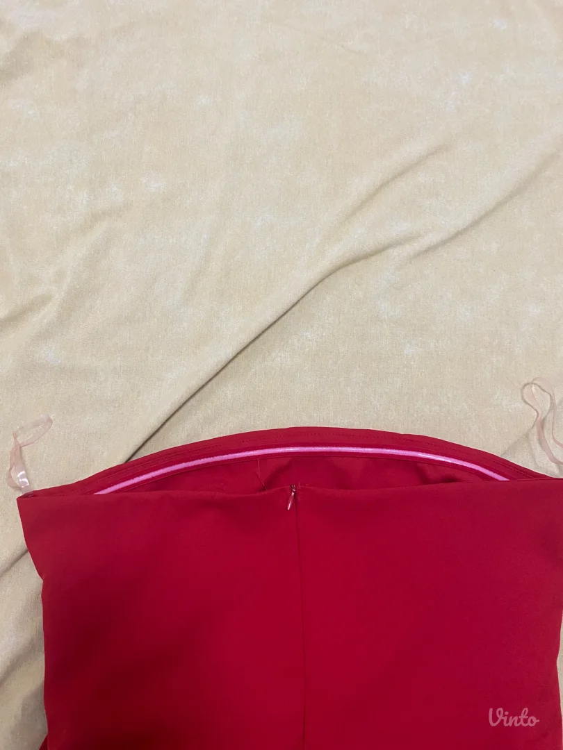 Elegantna haljina sa cvetom