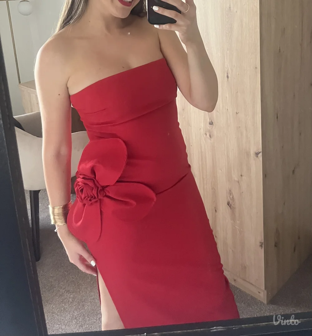 Elegantna haljina sa cvetom