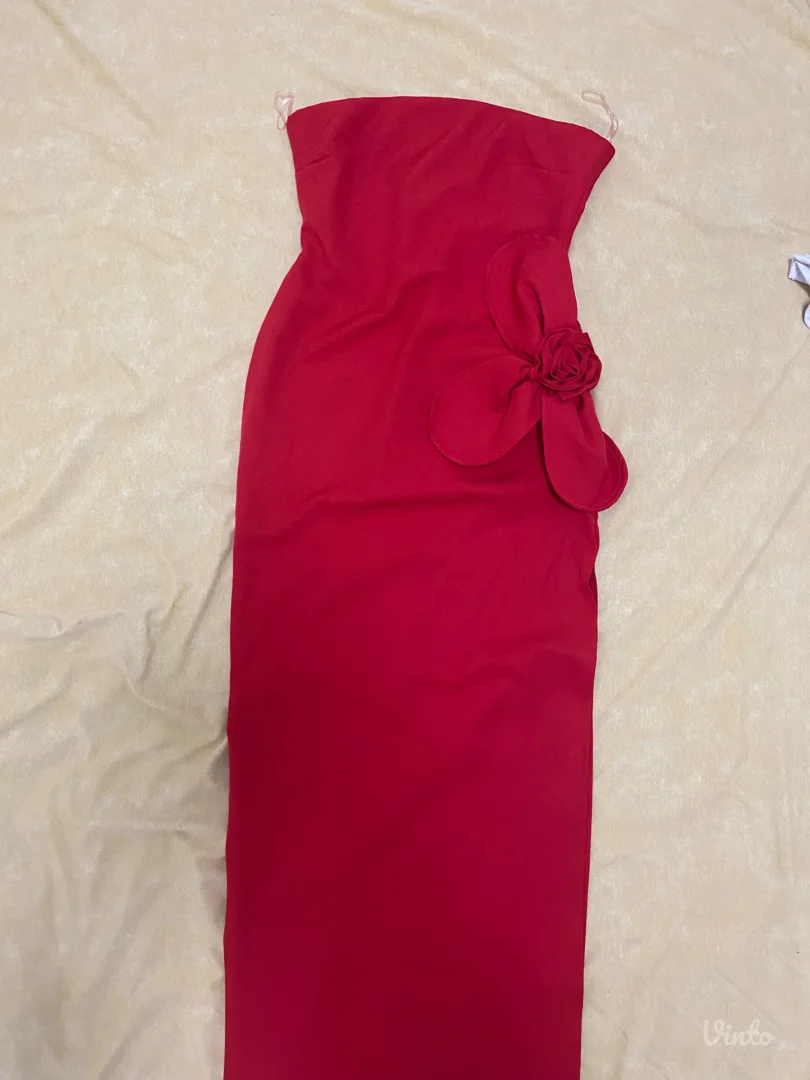 Elegantna haljina sa cvetom