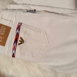 Armani bele farmerke