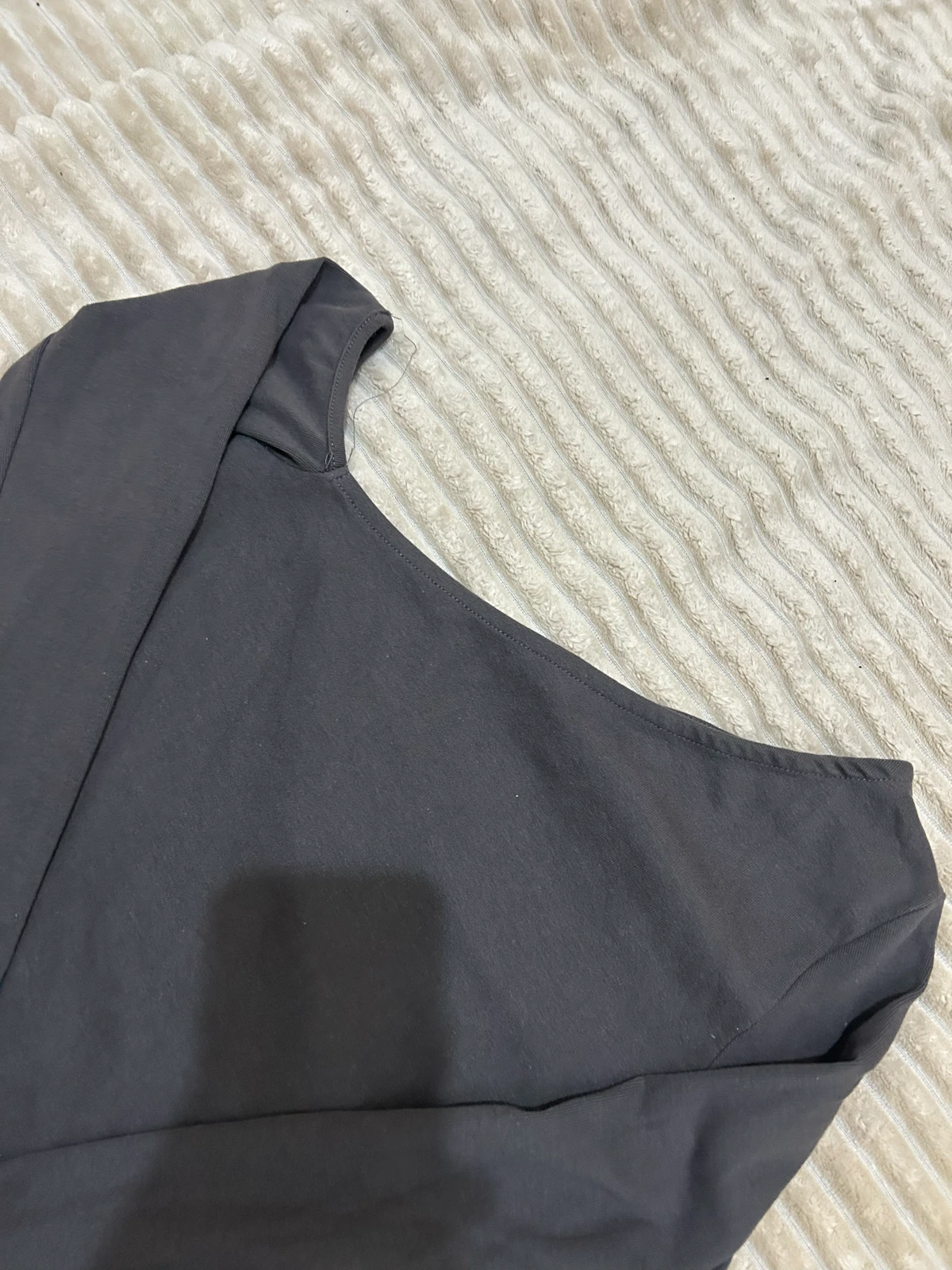 Stradivarius top na pola ramena