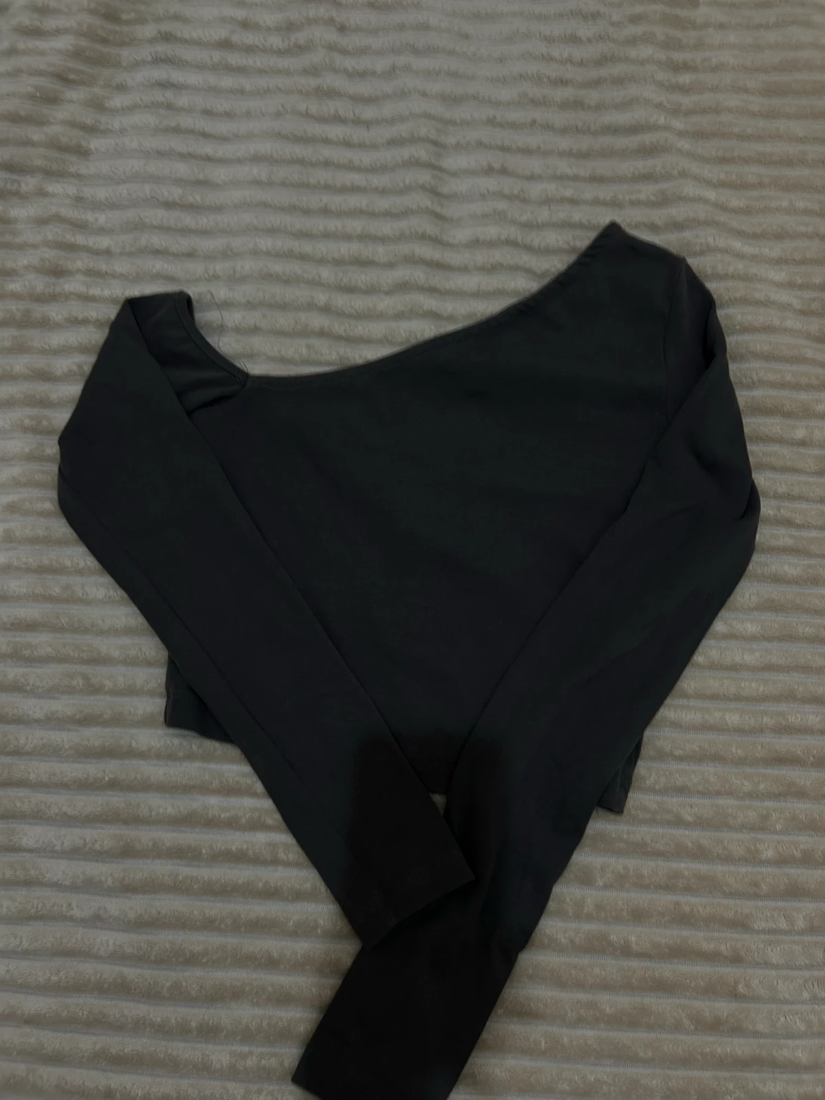 Stradivarius top na pola ramena