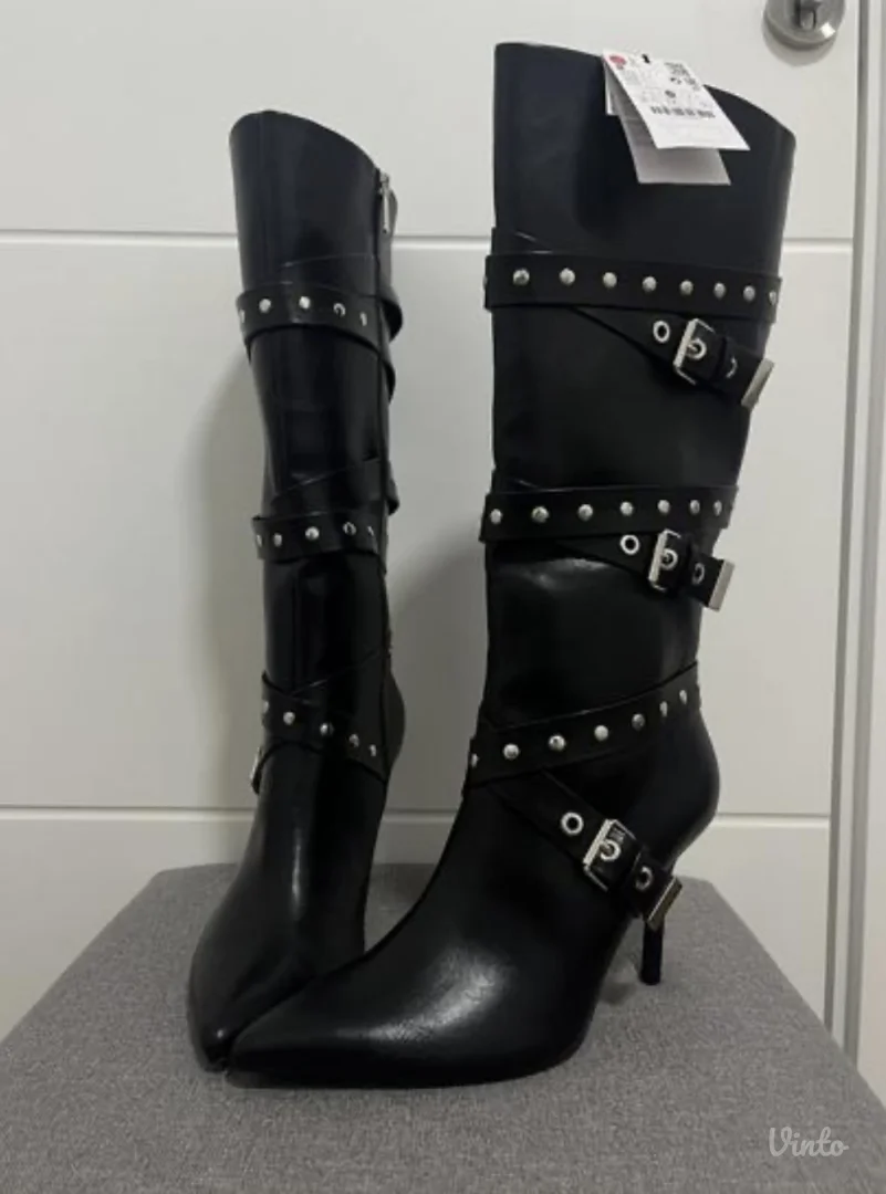 NOVE BERSHKA CIZME SA ETIKETOM