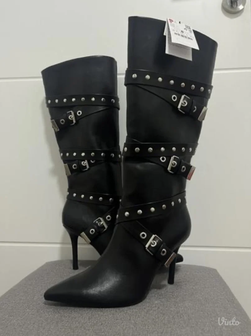 NOVE BERSHKA CIZME SA ETIKETOM