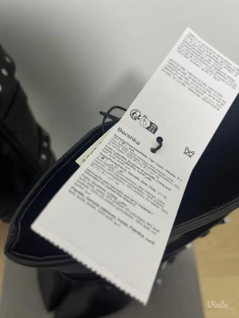 NOVE BERSHKA CIZME SA ETIKETOM